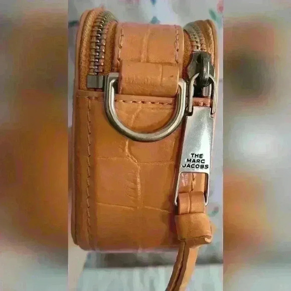 EUC Marc Jacobs The Snapshot Salmon Croc Casual Boho Crossbody Purse Bag - Picture 7 of 11